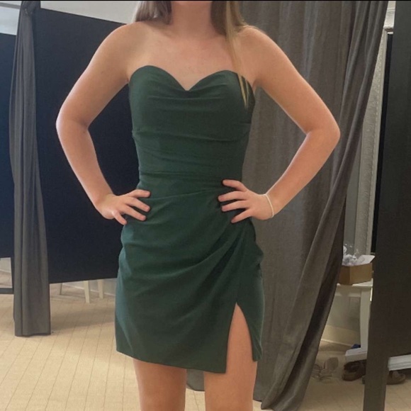 Dresses & Skirts - Elegant Green Strapless Dress
